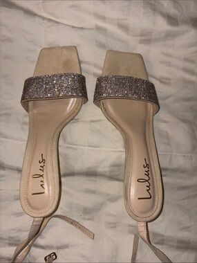 Trendy Lulu's Nude Rhinestone Strap Heels🔥